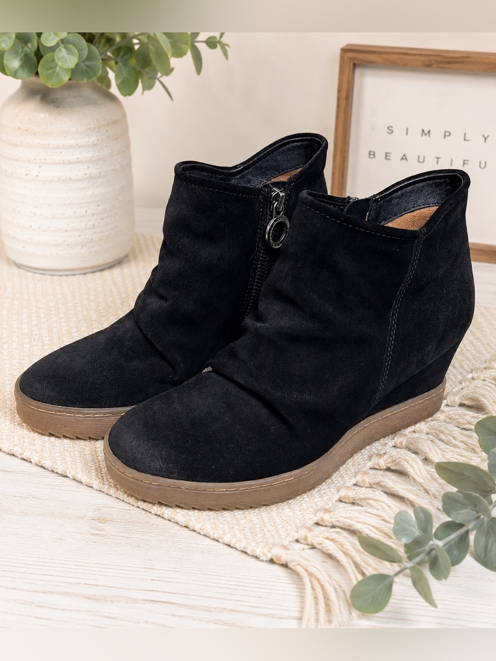 Sofft Siri Aqua Soft Black Suede Wedge Booties Size 8M